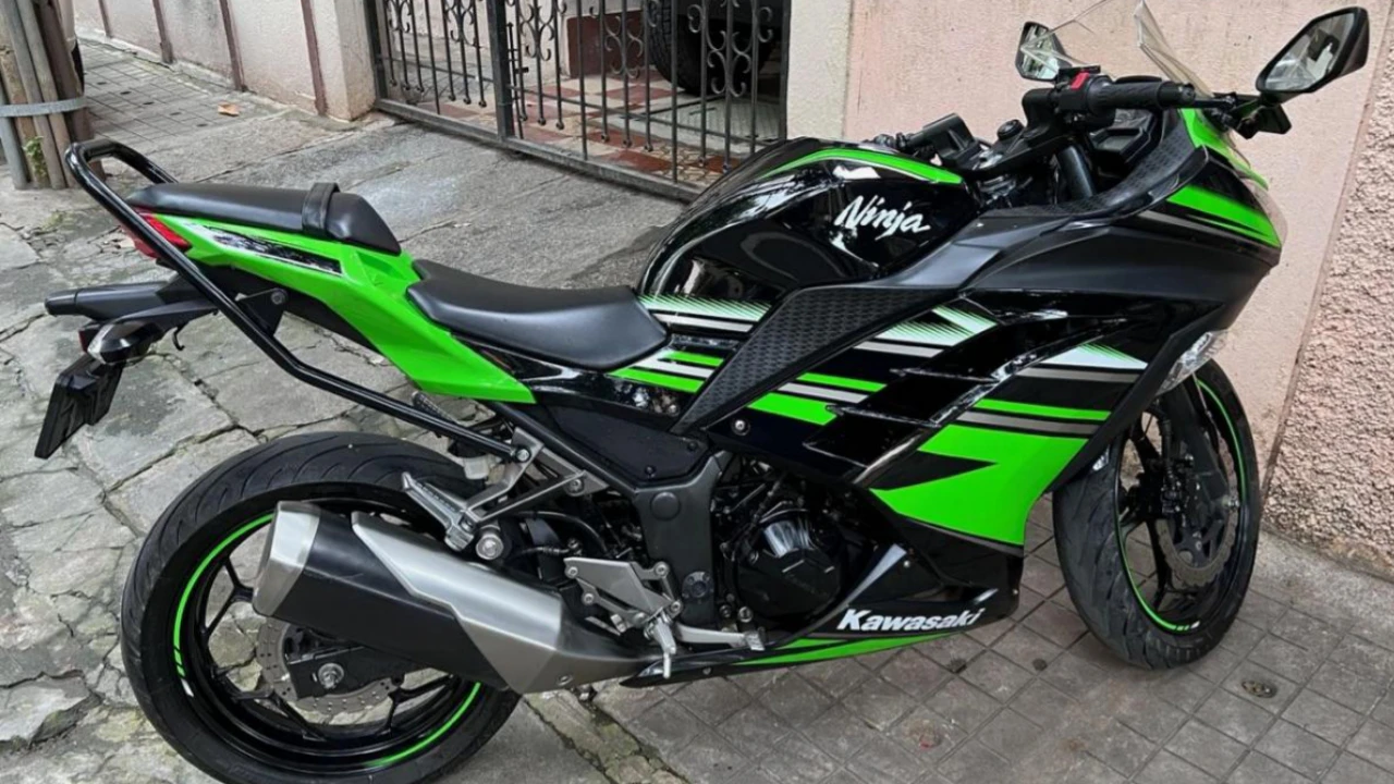 रफ्तार की रानी Kawasaki Ninja 300 bike 2025 मिलेगा पावरफुल इंजन और प्रीमियम लुक