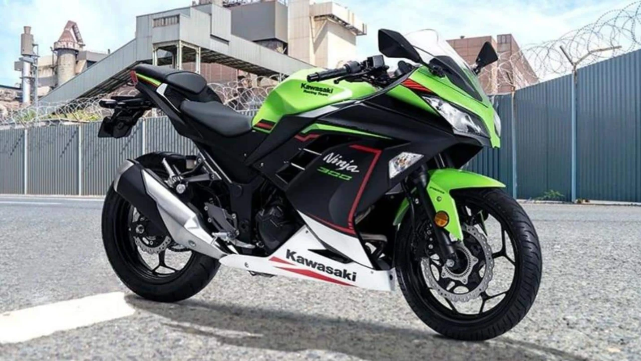 रफ्तार की रानी Kawasaki Ninja 300 bike 2025 मिलेगा पावरफुल इंजन और प्रीमियम लुक