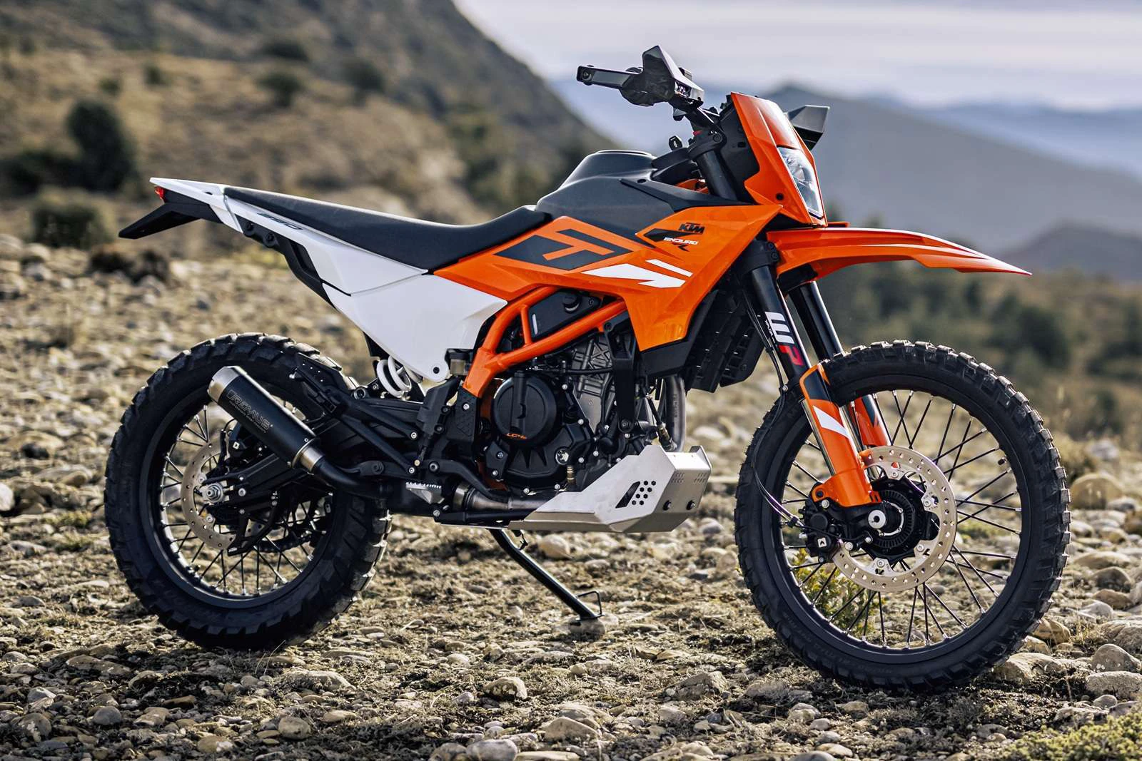 KTM 390 Enduro R बाइक, एडवांस फीचर्स, शक्तिशाली इंजन और दमदार माइलेज के साथ सिर्फ 3.34 लाख में