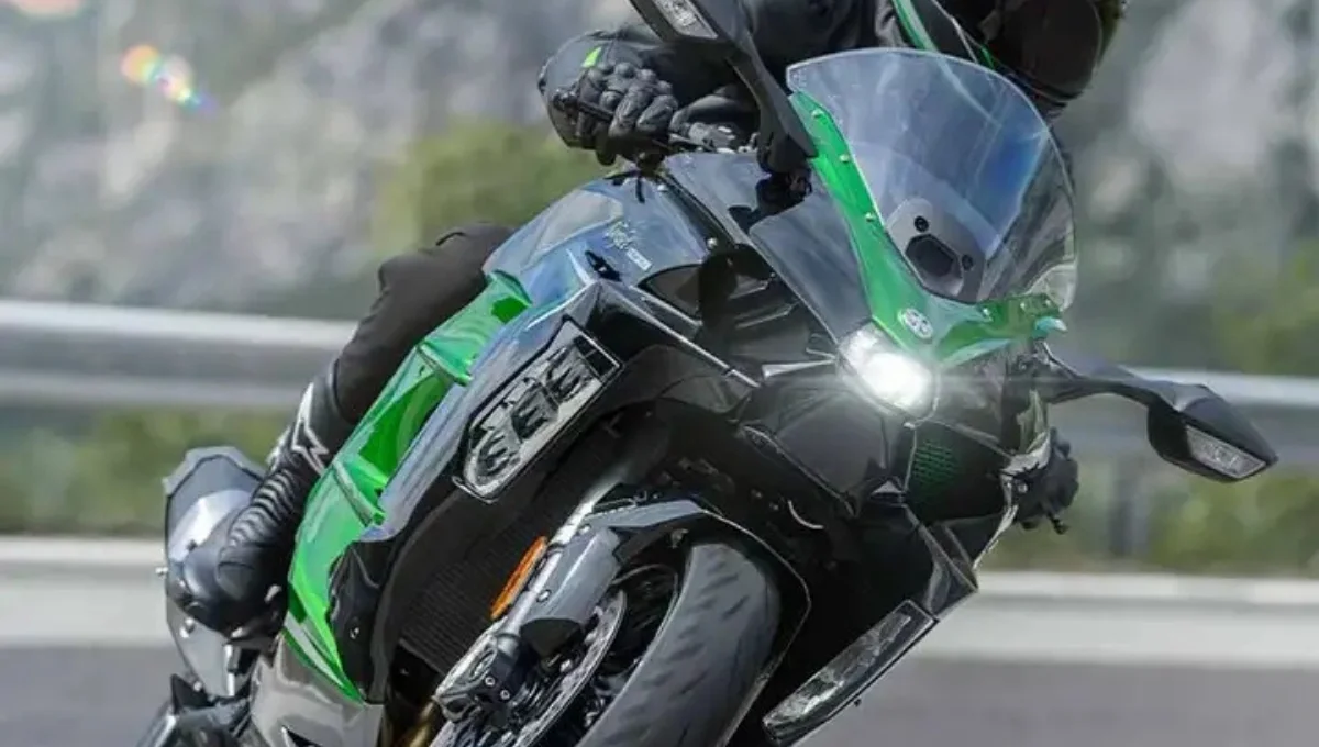राइडर की जान Kawasaki Ninja H2R bike जाने ब्रांडेड फीचर्स और आधुनिक माइलेज